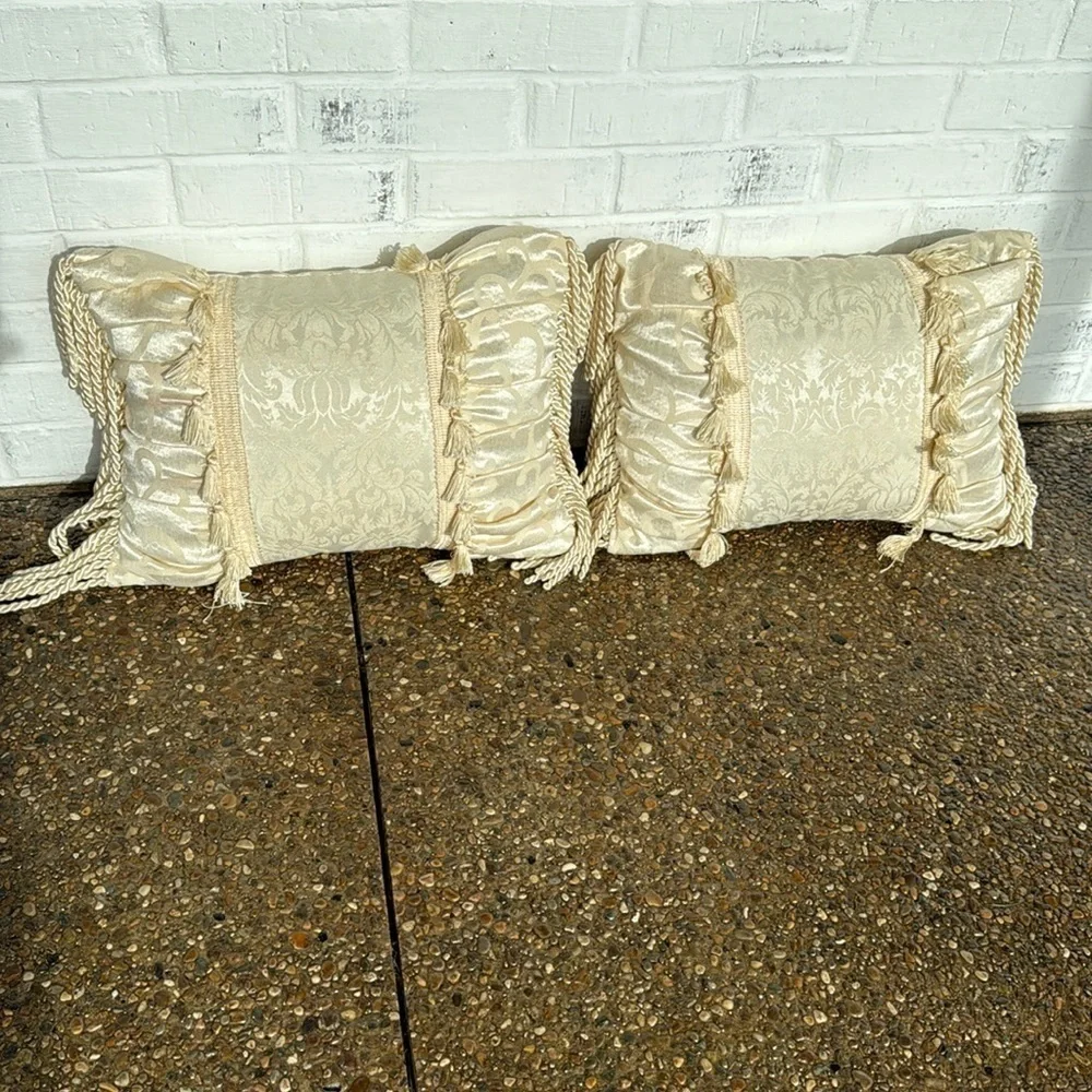 CAMELOT~FRINGED~RECTANGLE~VERY NICE~WELL MADE~THROW PILLOW~W/TWISTED ROPE~BR